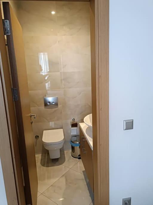 Apartament Elmas *